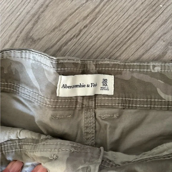 Abercrombie & Fitch Women's Tan Cargo Pants - Picture 2 of 5